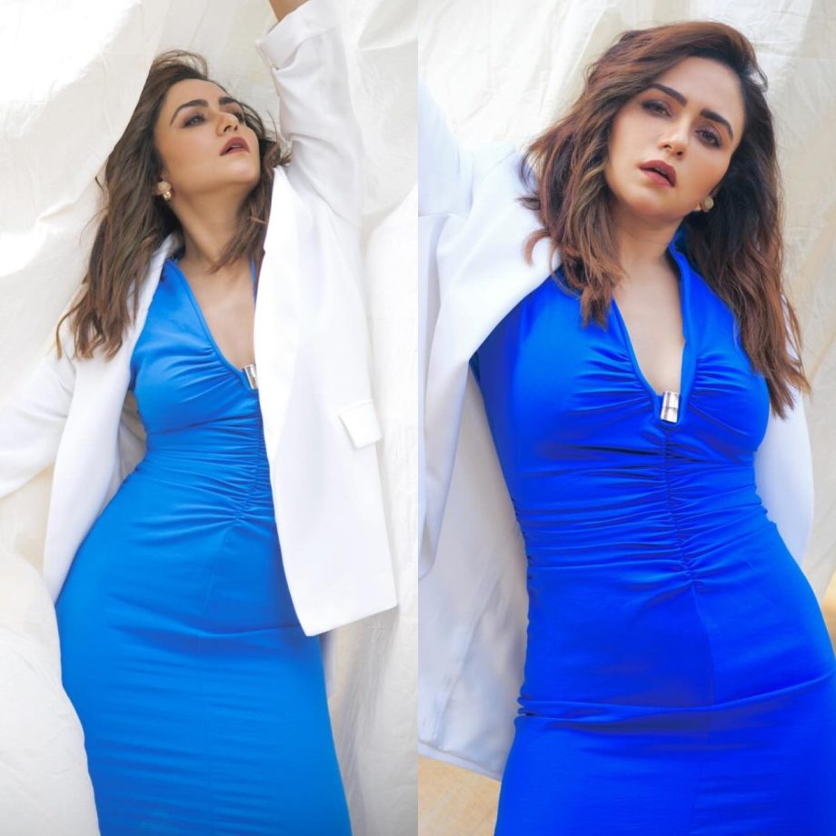 Amruta Khanvilkar Set Fashion Game On Point In A Blue Dress With White Blazer 888618