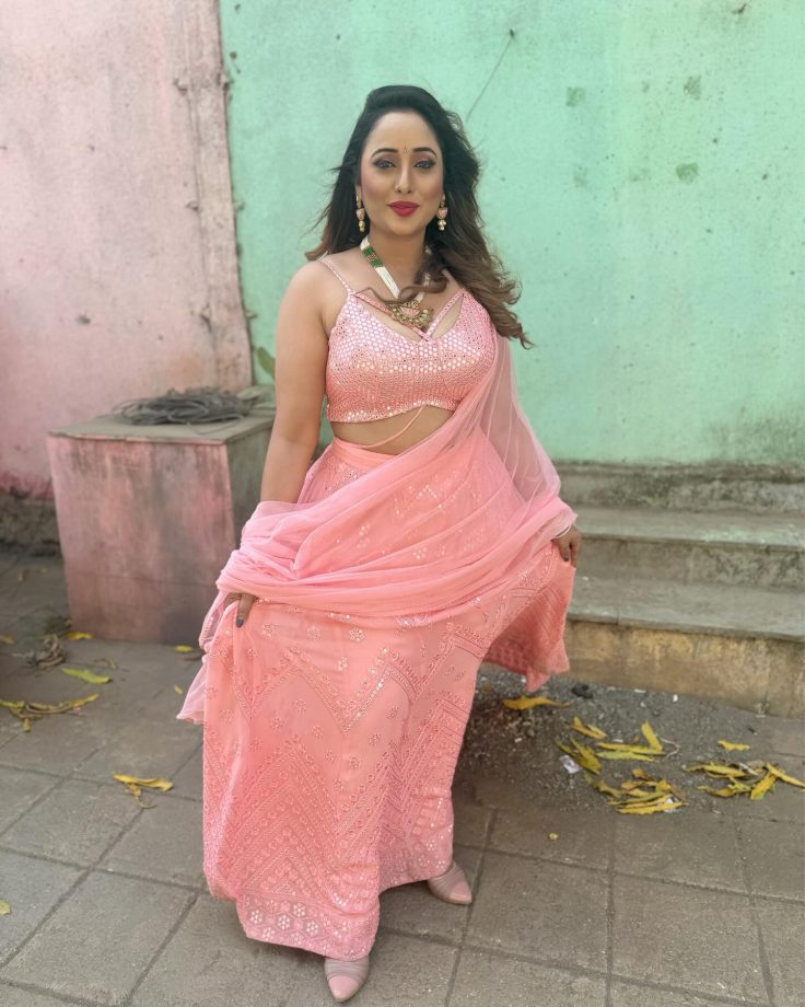 Captivating Beauty: Rani Chatterjee Flaunts Ethnic Elegance In A Pink Lehenga Set 887973