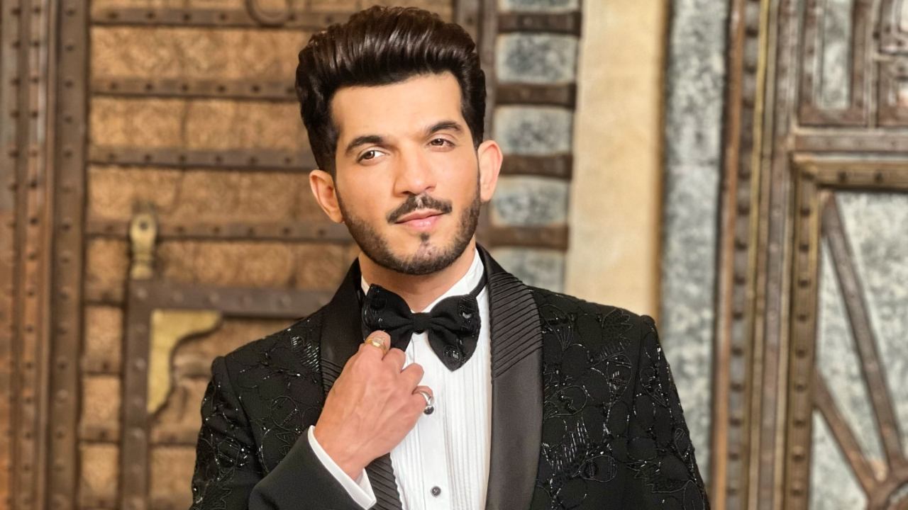 Check Out: Arjun Bijlani's Classic Monochrome Style In A Black And White Blazer Set 888592