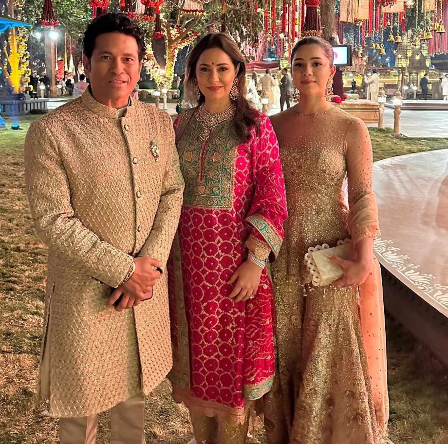 Check Out: Sachin Tendulkar Spends Family Moments With His Loved Ones In Jamnagar 885354