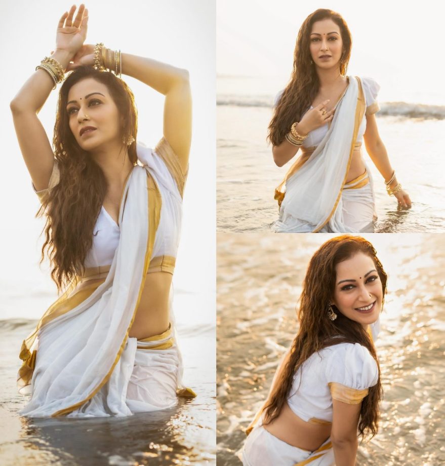 Classic Beauty: Sunayana Fozdar Captivates Our Hearts In An Exquisite White And Gold Saree 886112