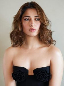 10 Times Tamannaah Bhatia Raised Glamour Quotient In Black Outfit