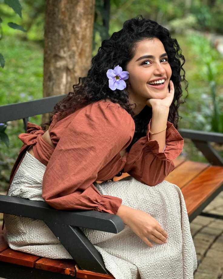 Curly Hairstyle Ideas From Anupama Parameswaran: From Roses To Gajra Style 887789