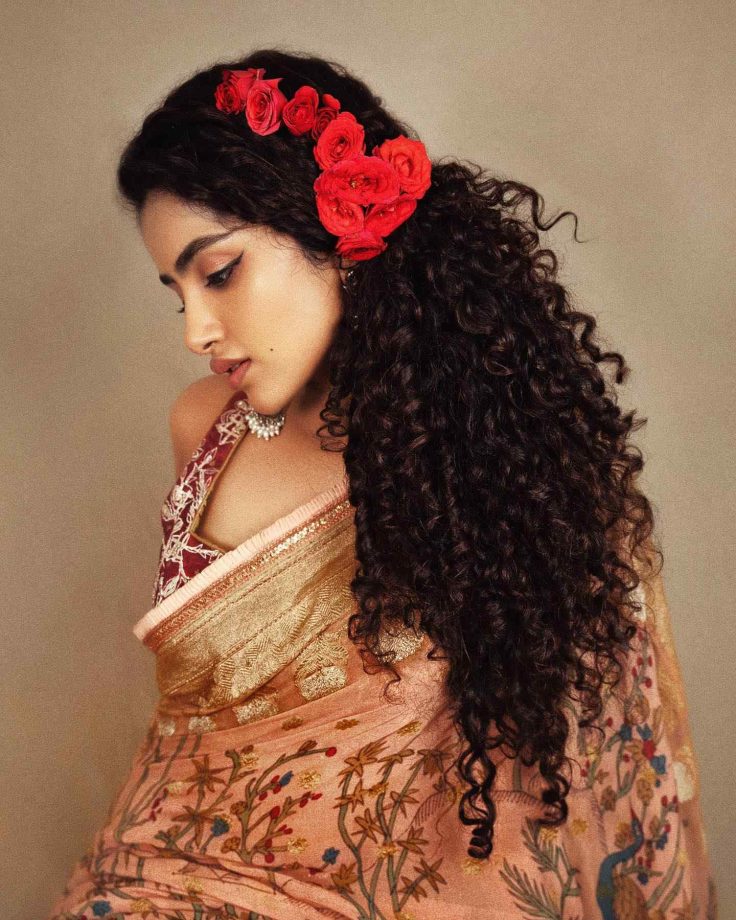 Curly Hairstyle Ideas From Anupama Parameswaran: From Roses To Gajra Style 887786