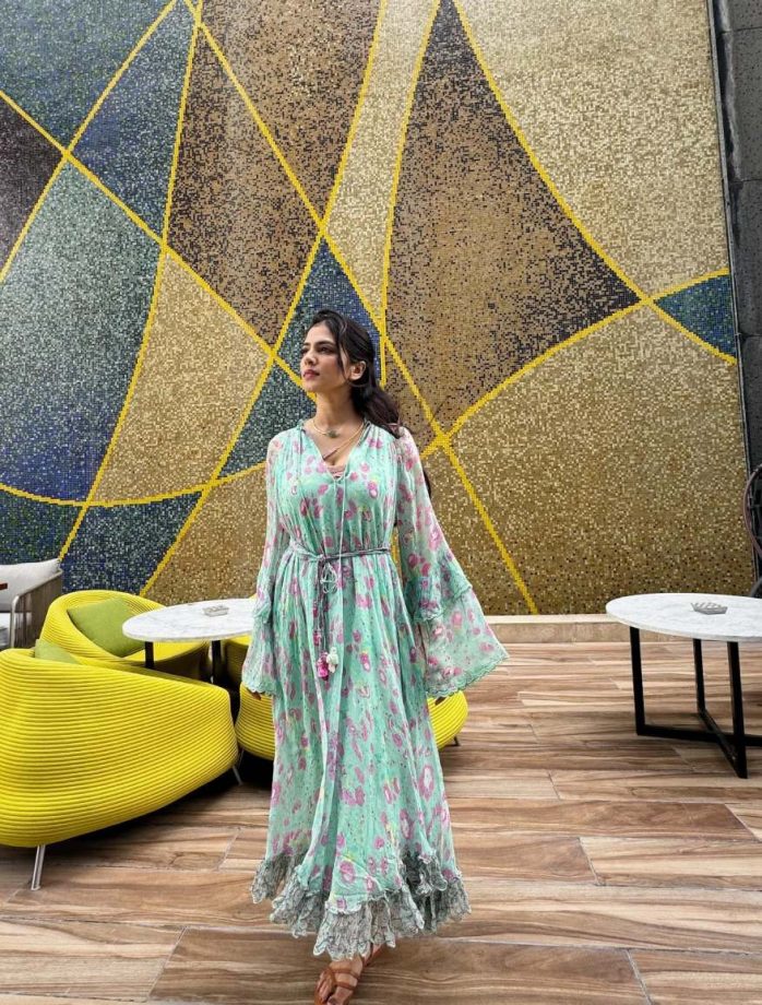 Fashion, Portrait & Beauty: Malavika Mohanan's Dubai Vacation Appearance! 887687