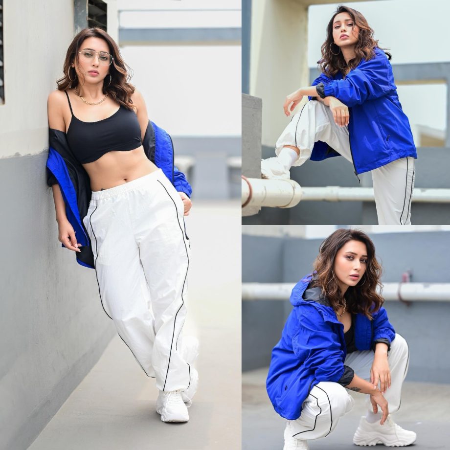 Mimi Chakraborty Rocks 'Gym' Look In Co-ord Set With Zipper, See How 887420