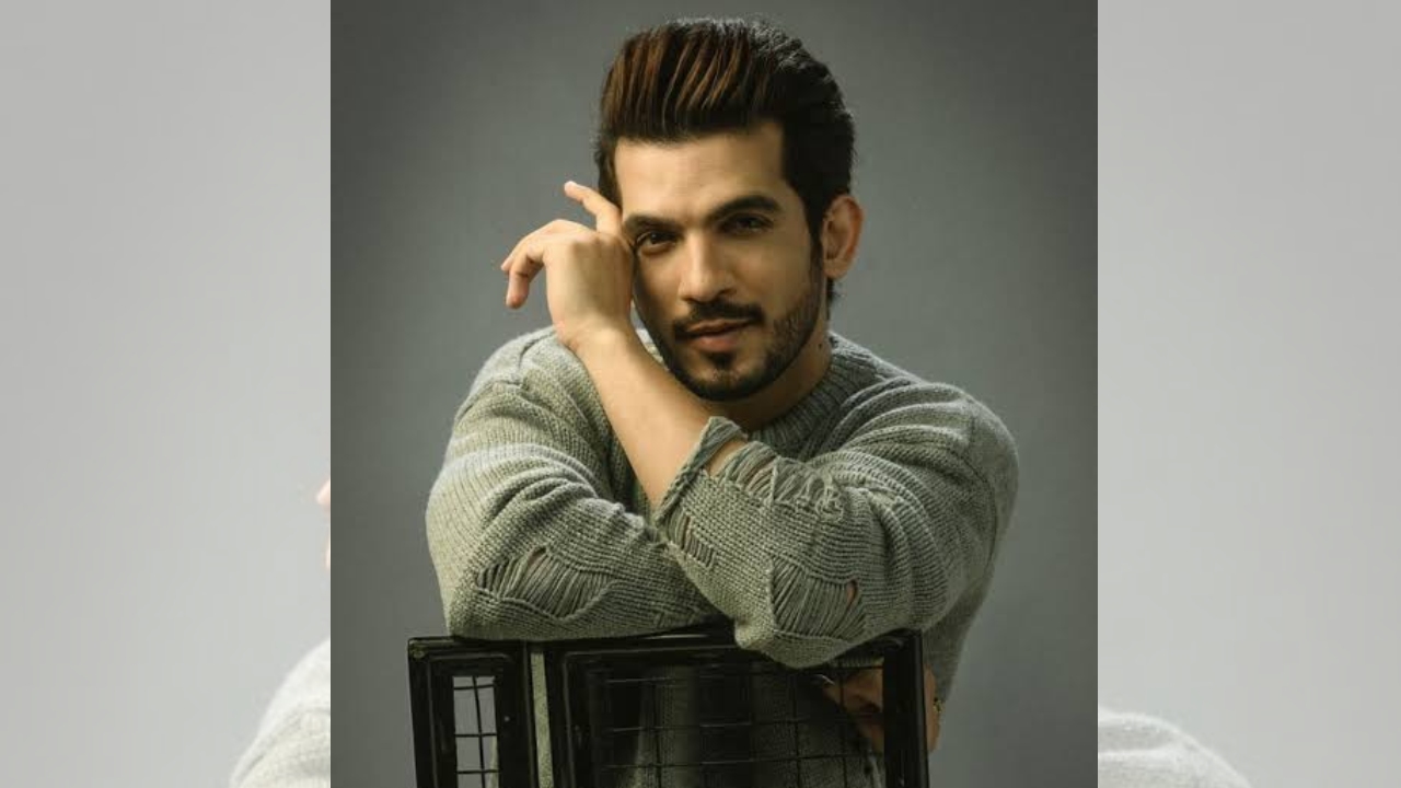 Modern Marvel: How Arjun Bijlani Achieved Perfect Blend Of Comfort And Chic In His Living Room 885172