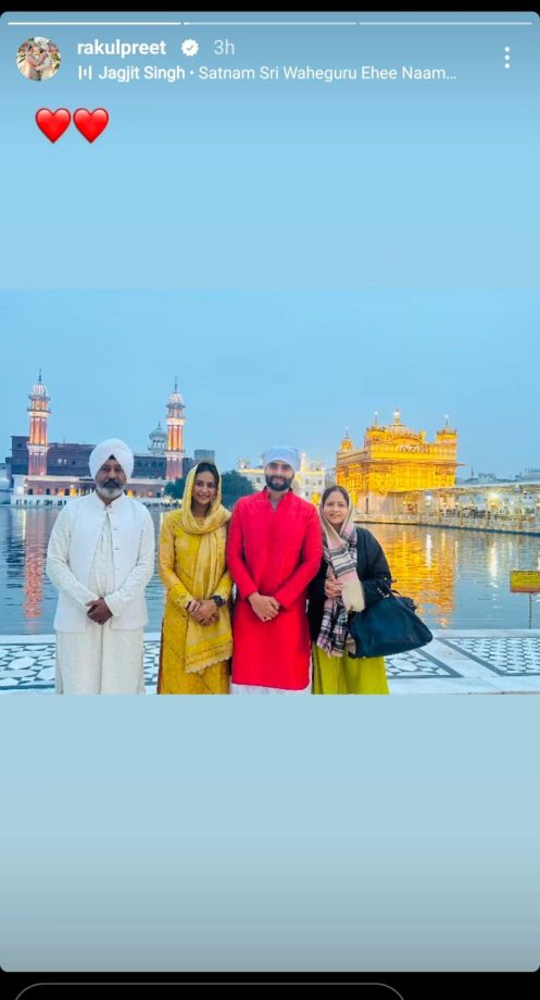 Newlyweds Rakul Preet Singh And Jackky Bhagnani Seek Blessings At Golden Temple, See Photos 884649