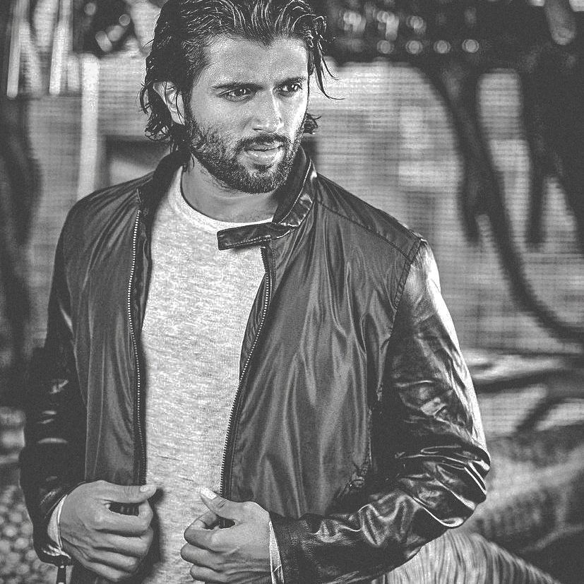 Ponytail-Messy: Vijay Deverakonda's Hairstyle To Rock Occasion 887778