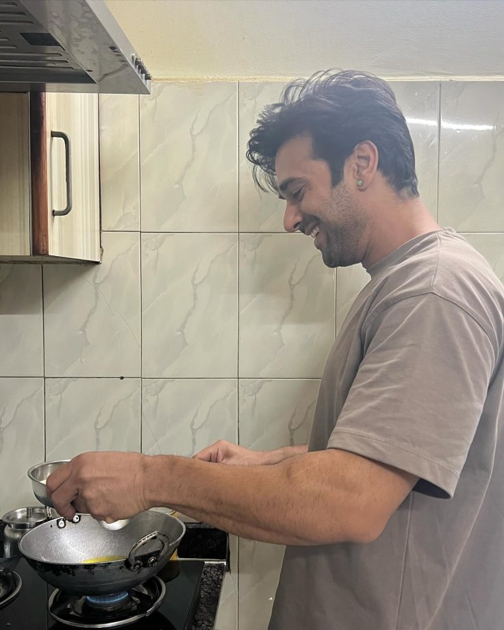 Pulkit Samrat Makes 'Pehli Rasoi' Halwa, Kriti Kharbanda Pens Emotional Note Says, 'Best Decision Ever' 889183