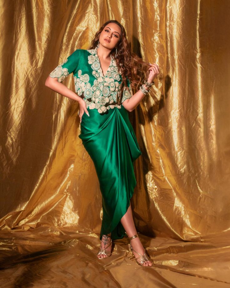 Radiant Royalty: Sonakshi Sinha Set Ethnic Fashion Standard In A Green And Gold Coat And Skirt 887478