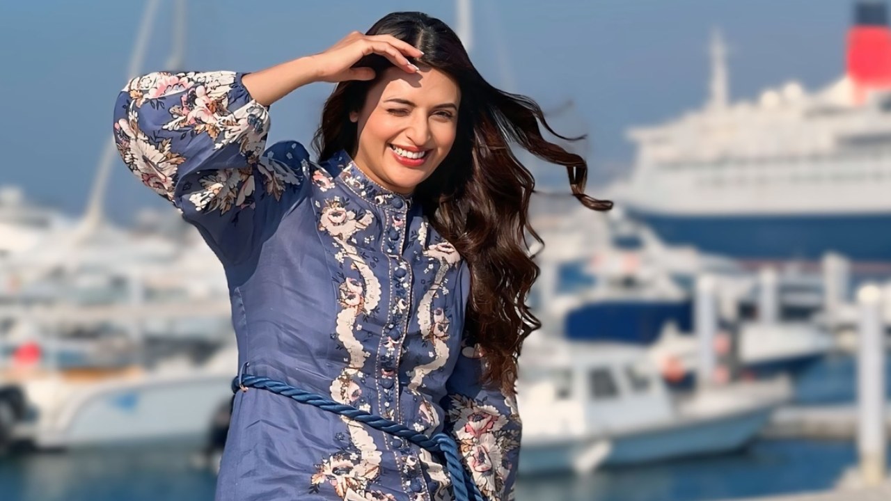 Radiant Vibes: Divyanka Tripathi's Sunny Day Elegance In A Blue And White  Maxi Dress | IWMBuzz