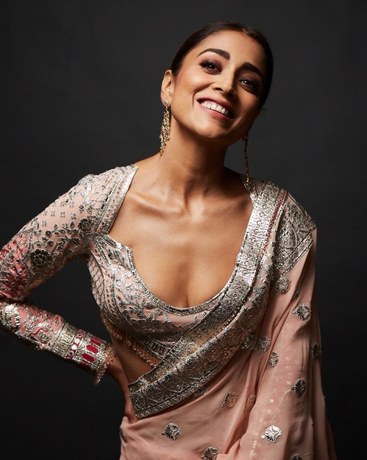 Shriya Saran's Unique And Elegant Designer Saree Blouse Designs Collections! 886974