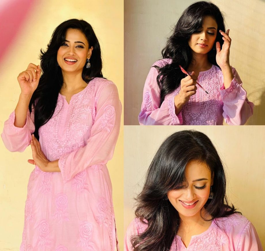 Shweta Tiwari Steals Hearts In Pink Chikankari Kurta, See Gorgeous Photos 885107