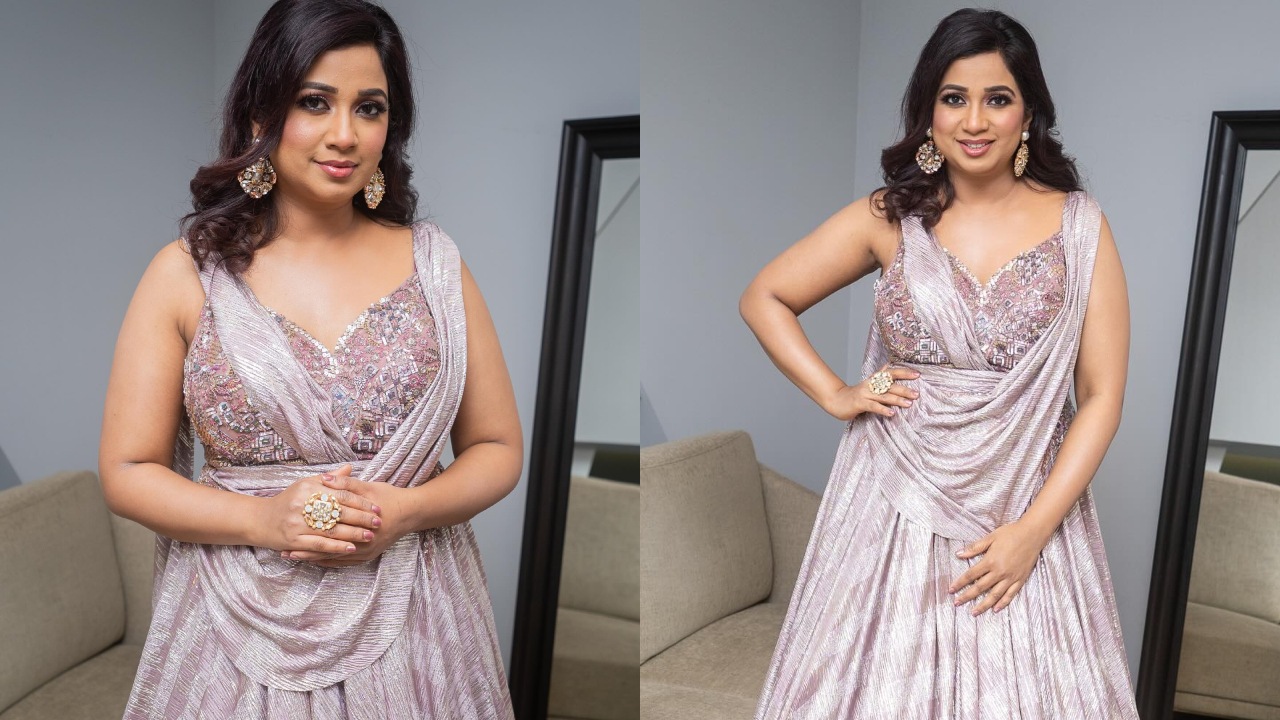 Singapore Diaries: Shreya Ghoshal Turns Princess Singing On Stage 889059