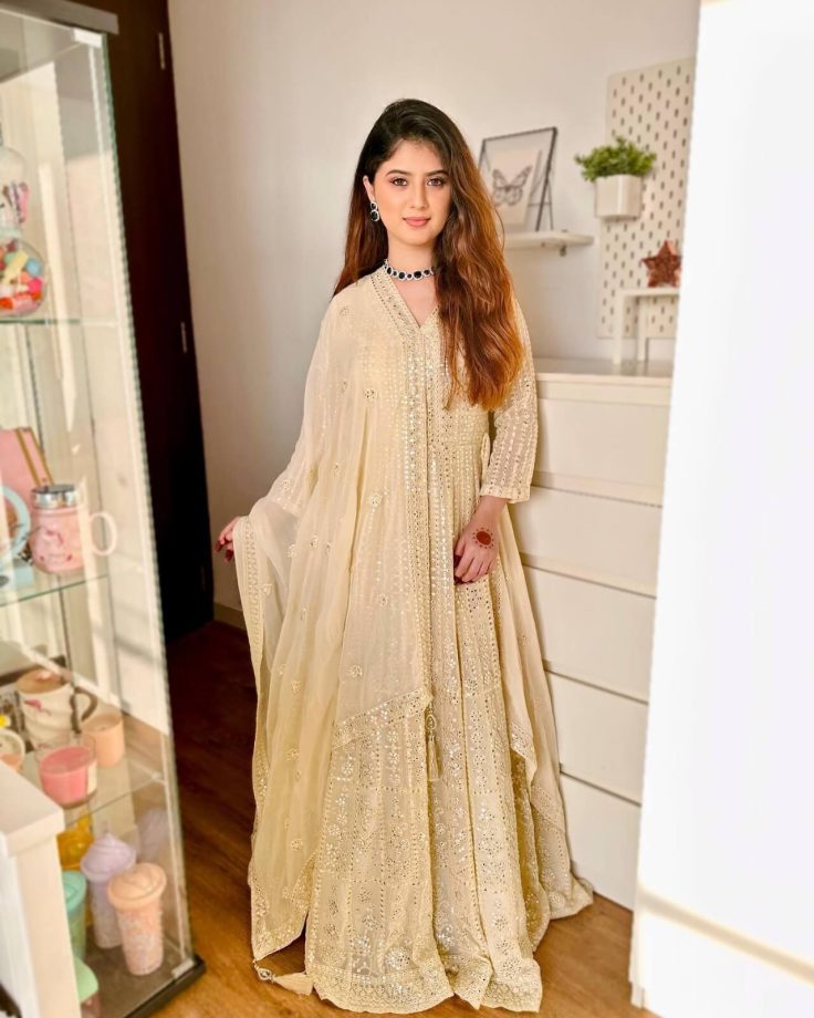 Steal The Spotlight With Arishfa Khan's Chic Iftar Look In Salwar Suit 887844