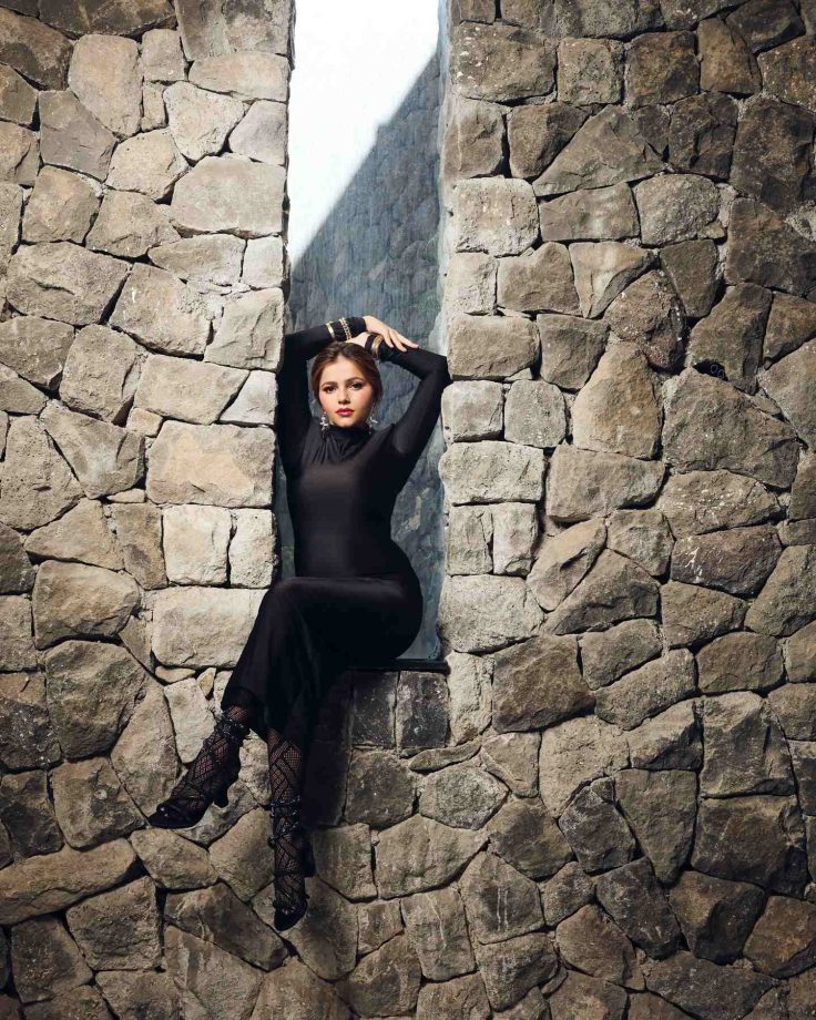 Style Icon: Rubina Dilaik Blows Up The Internet In A Black Bodycon Dress 884652