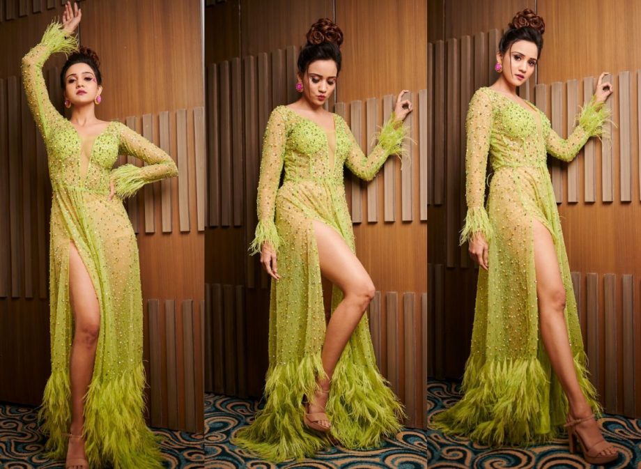 Stylish Sensation: Ashi Singh Steals The Spotlight In A Green Thigh-High Slit Gown 888465