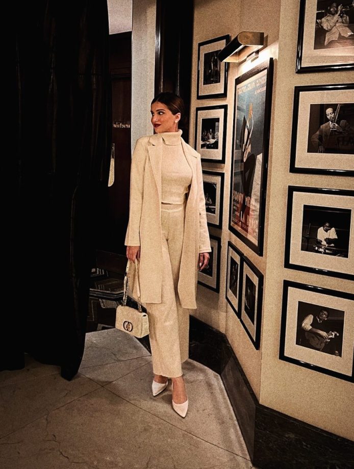 Trendsetter Alert: Tara Sutaria Sets Western Fashion Inspiration In An Off-White Blazer Set, See Pics 888105