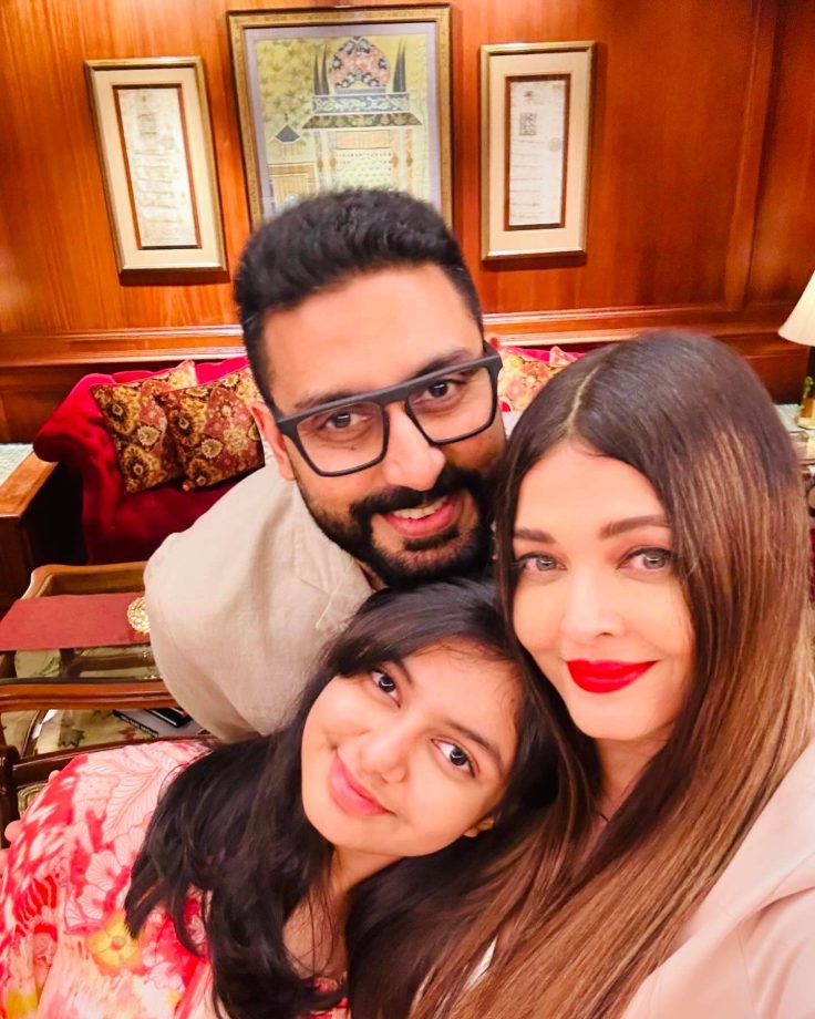 Aishwarya Rai Shares Million-dollar-selfie With Abhishek Bachchan And Aradhya Bachchan On Her 17th Wedding Anniversary 892094