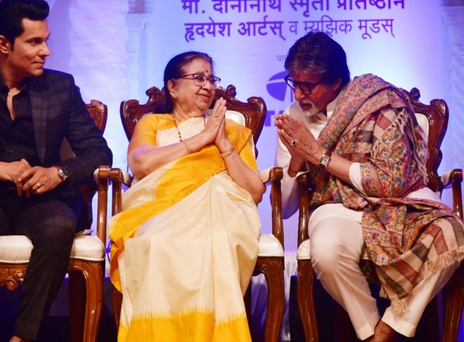 Amitabh  Bachchan Receives  The Lata Deenanath Mangeshkar Award 892700