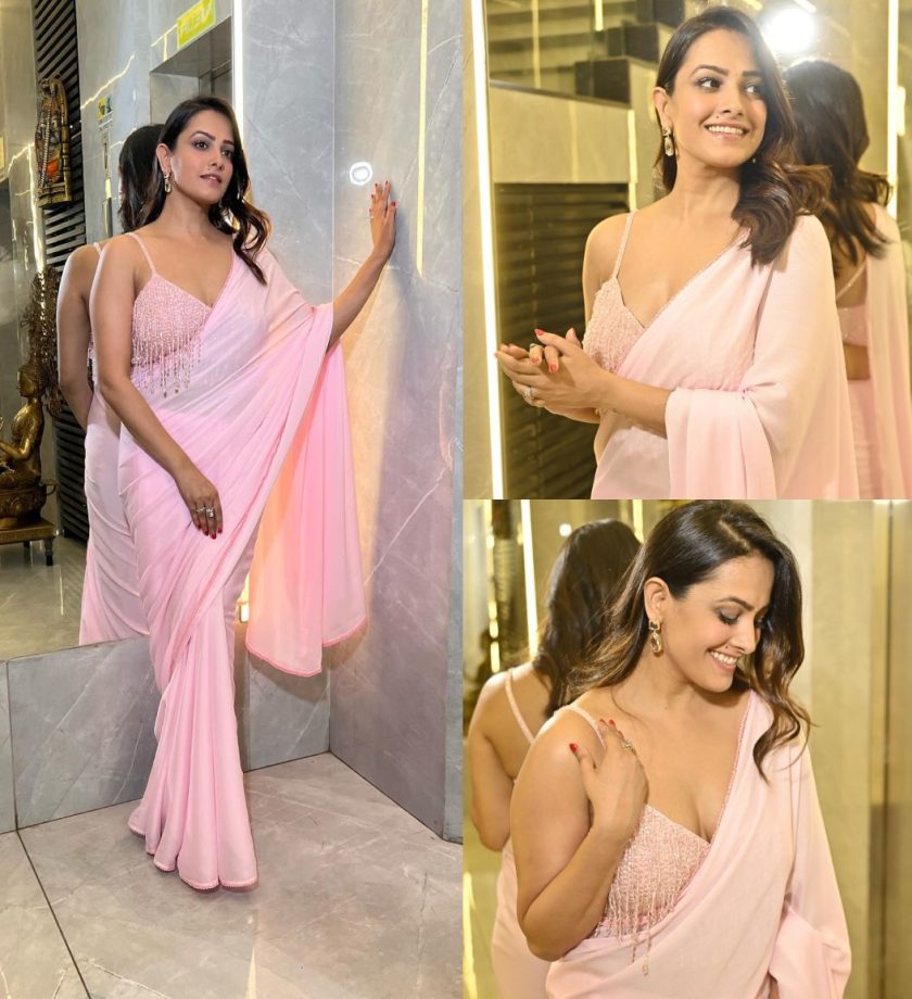 Blushing Beauty: Anita Hassanandani Exudes Regal Charm In A Striking Pink Saree 890534