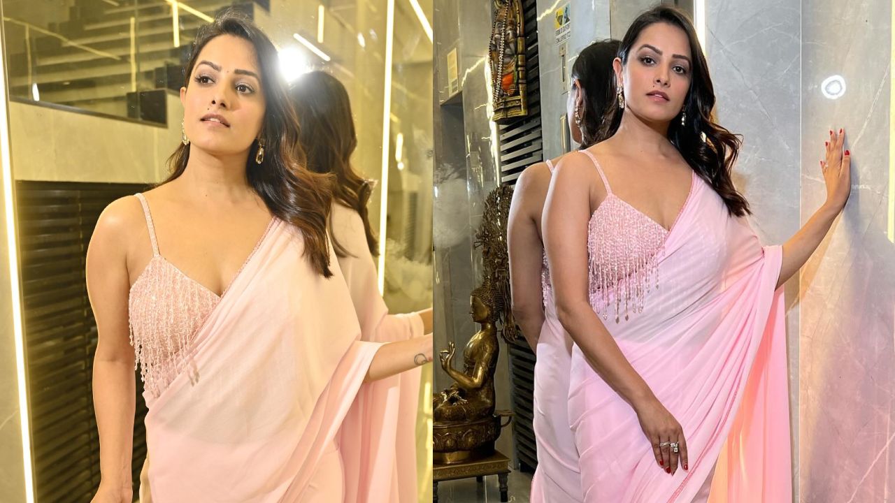 Blushing Beauty: Anita Hassanandani Exudes Regal Charm In A Striking Pink Saree 890532