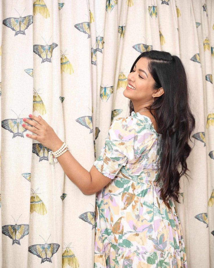 Book Shelf To Floral Curtains: Inside Ishita Dutta's Beautiful Home 890388