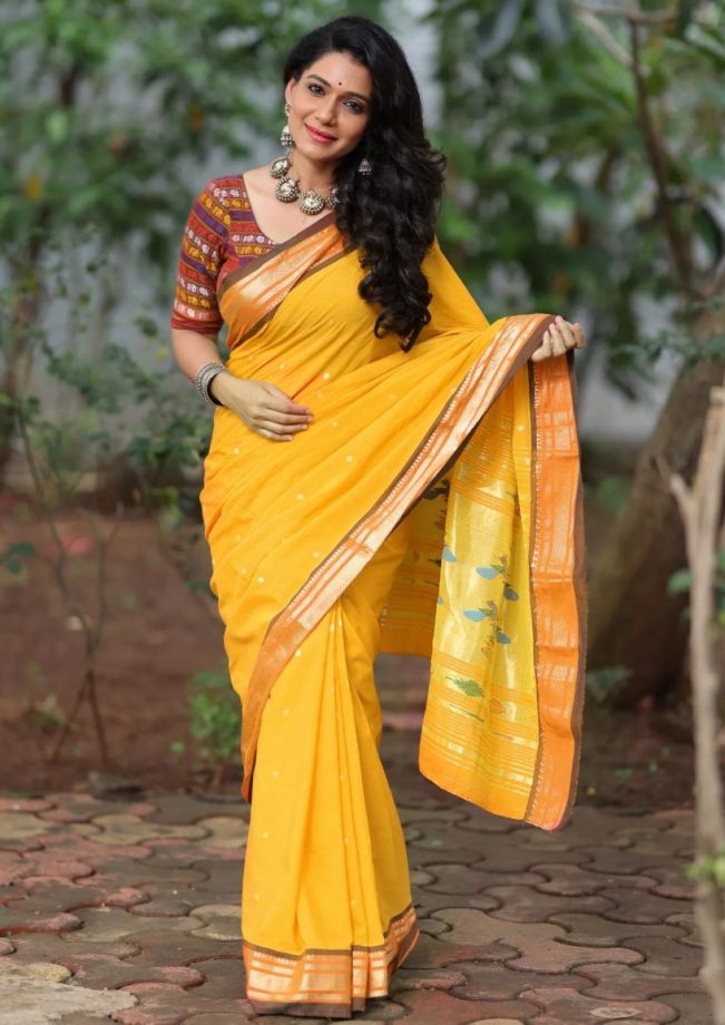 Celebrate Gudi Padwa in a Paithani Saree and Check Out The Styles of Marathi Actresses, From Sonalee Kulkarni to Prajakta Mali 890190