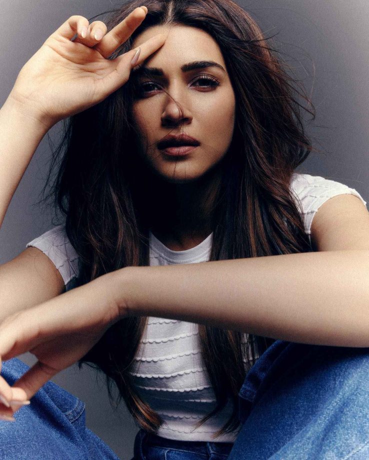 Classic Cool: Kriti Sanon Rocks Style Denim Looks With Confidence in Latest Photoshoot! 893118