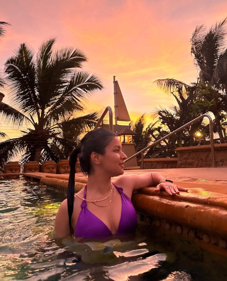 Fresh Air, Water & Sunset Vibes: Dive Into Avneet Kaur's Pool Day Adventure! 890791