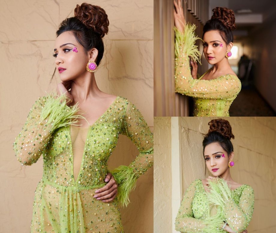 Half-Tied To Ponytail: Ashi Singh Sways With Grace In These Hairstyles 890128