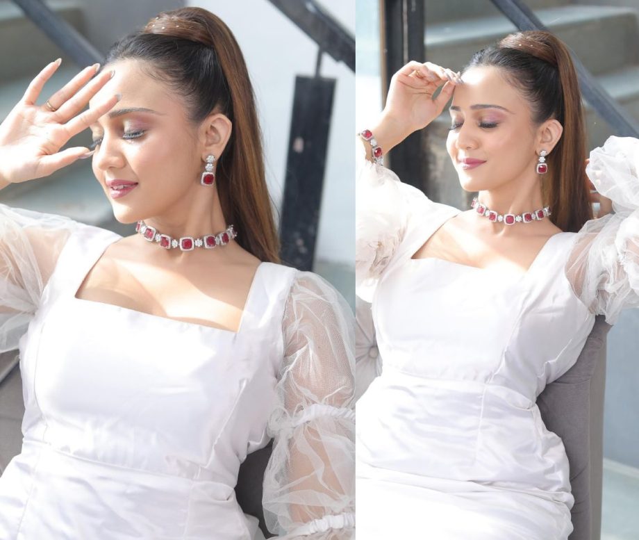 Half-Tied To Ponytail: Ashi Singh Sways With Grace In These Hairstyles 890129