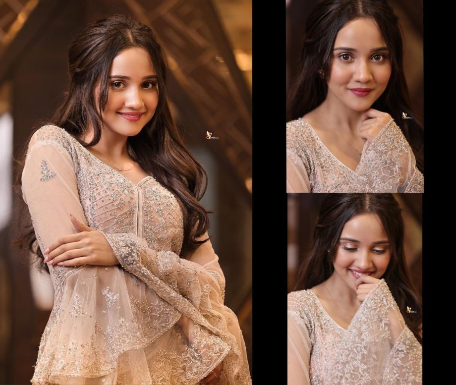Half-Tied To Ponytail: Ashi Singh Sways With Grace In These Hairstyles 890127