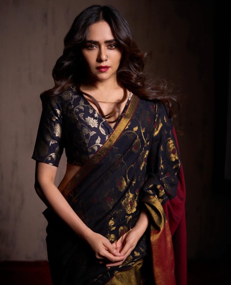 Take Cues To Wear Traditional Saree In Unique Style From Amruta Khanvilkar & Sonalee Kulkarni 891542
