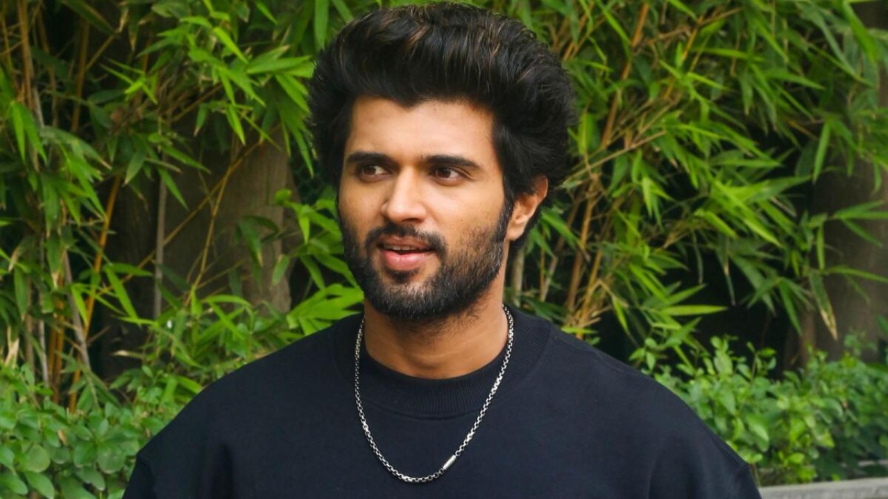 THE  Vijay Deverakonda Gets A  Thumbs Down From  the Audience & Critics 890272