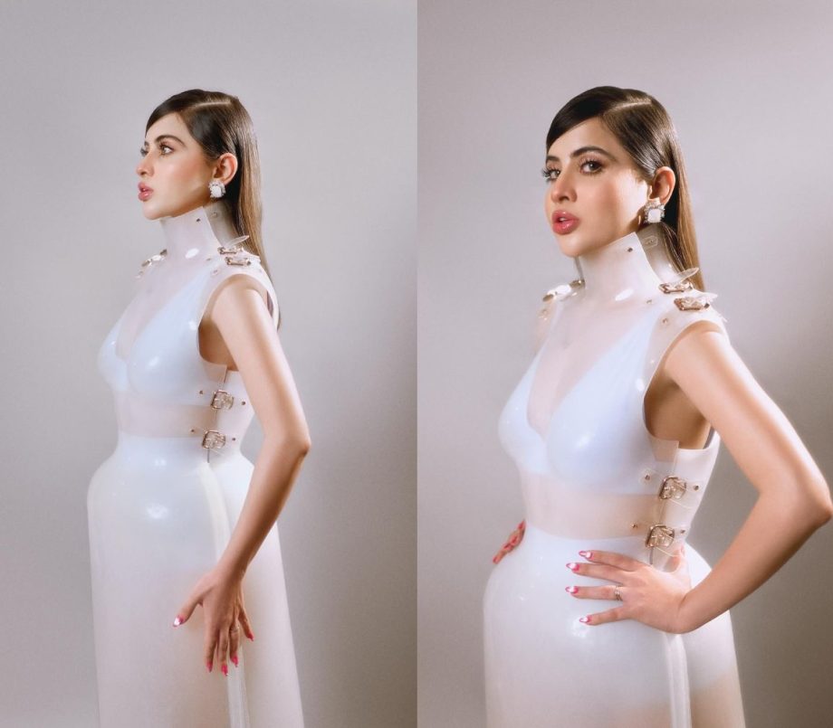 Urfi Javed Looks Like a Barbie Girl in a White Silicone Dress, Orry Can't Stop Laughing 891242