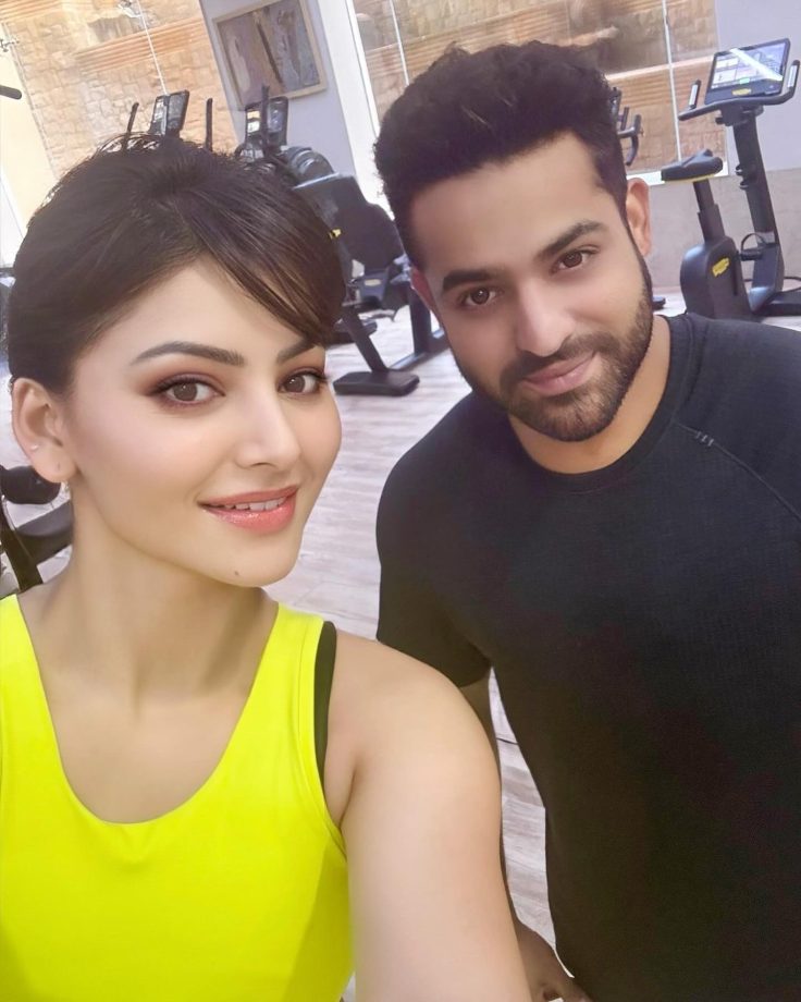 Urvashi Rautela Shares a Selfie Moment With Lion-Hearted Jr. NTR at the Gym, See Pics! 891538