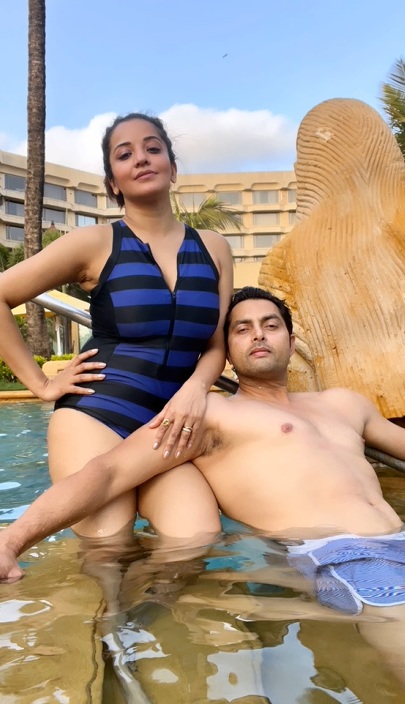 Watch Surbhi Chandna-Karan Sharma and Monalisa-Vikrant Singh's Romantic Intimate Moments by the Pool 892688