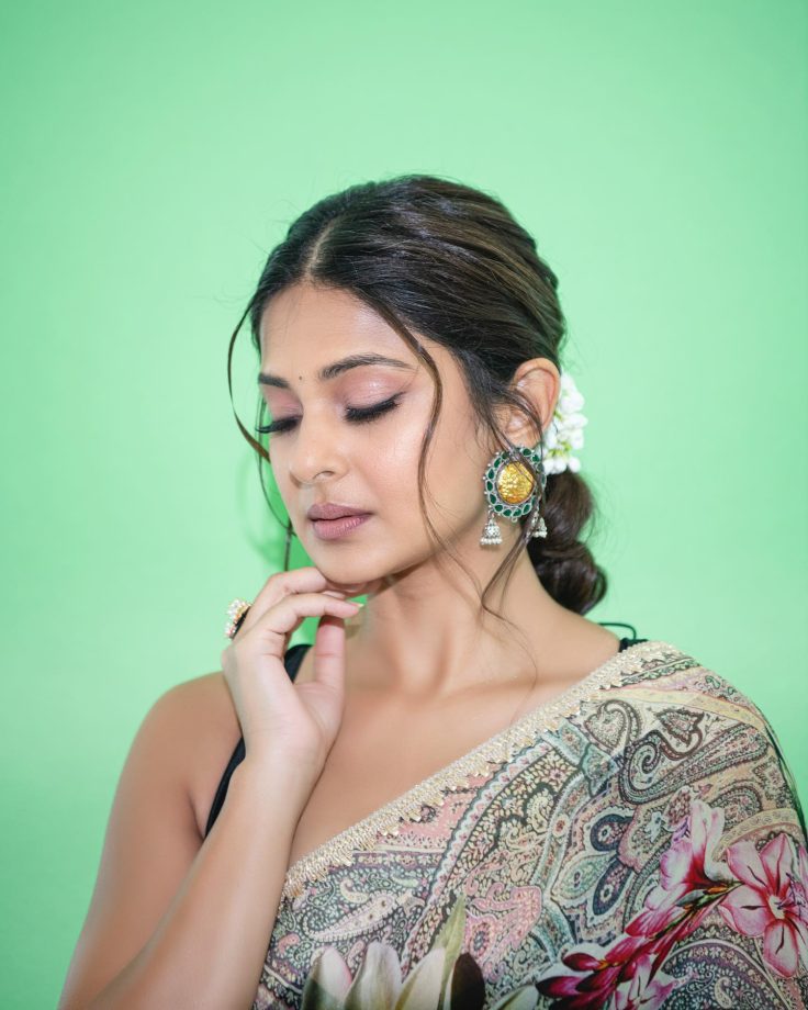 6 Must-Have Saree Blouse Designs Inspired by Jennifer Winget's Ethnic Wardrobe! 895569