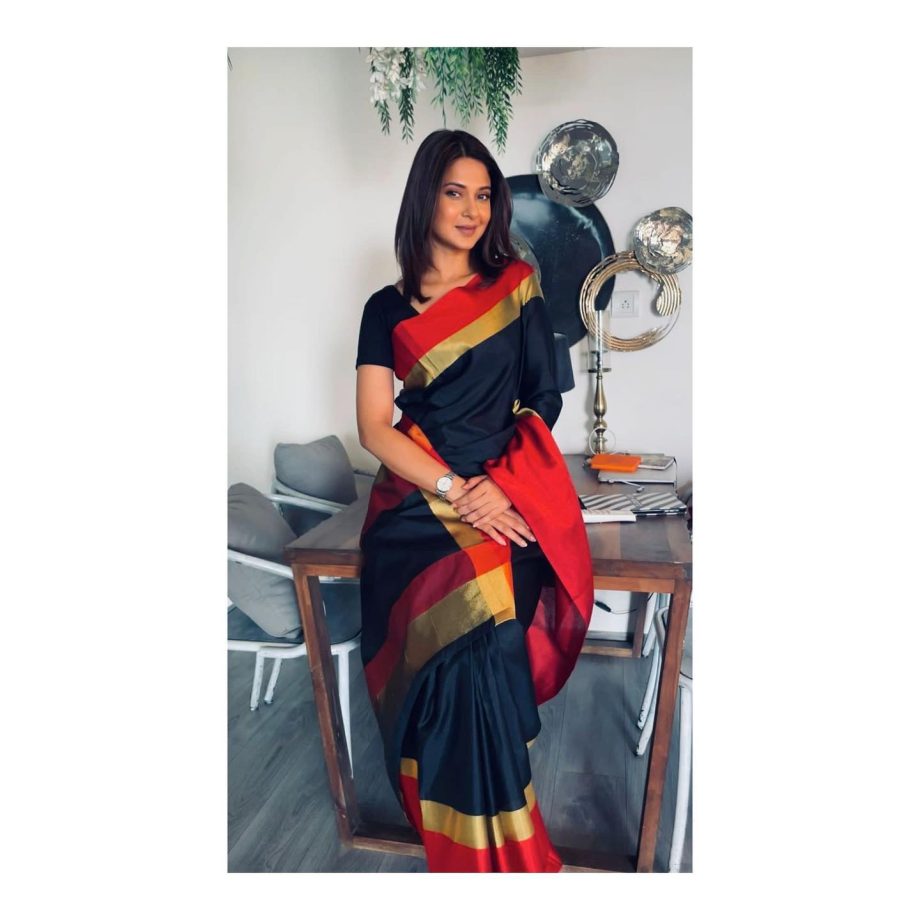6 Must-Have Saree Blouse Designs Inspired by Jennifer Winget's Ethnic Wardrobe! 895570