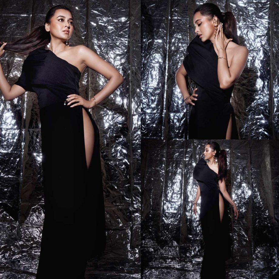 7 Thigh-high Slit Black Gown From Tejasswi Prakash's Wardrobe For Cocktail Party 897696