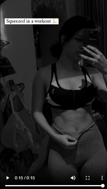 Avneet Kaur Flaunts Sensuous Curves In Monochromatic Mirror Selfie, See Here 893682