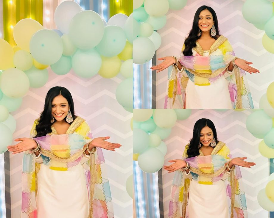 Bhagya Lakshmi Set: Aishwarya Khare's Heartwarming Pictures Behind-the-scenes Are Unmissable 897082