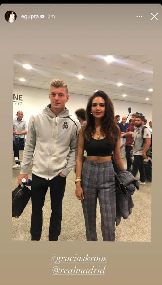 Esha Gupta Poses With Real Madrid's Football Player Toni Kroos 896434