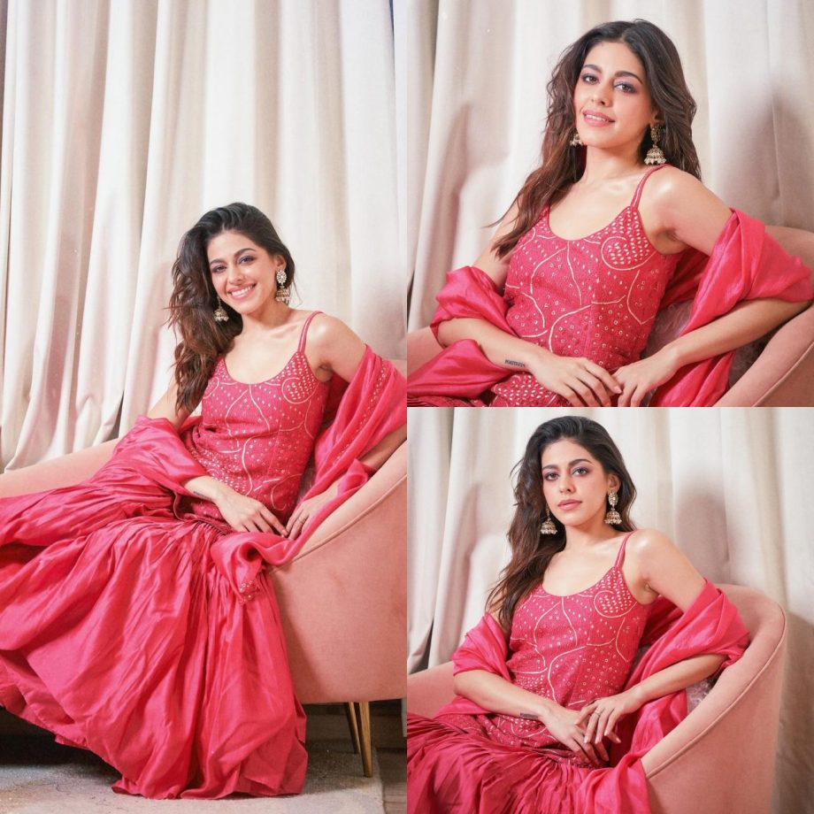 Ethereal Beauty: Alaya F Flaunts Her Ethnic Fashion Game in a Pink Sharara Set 894780