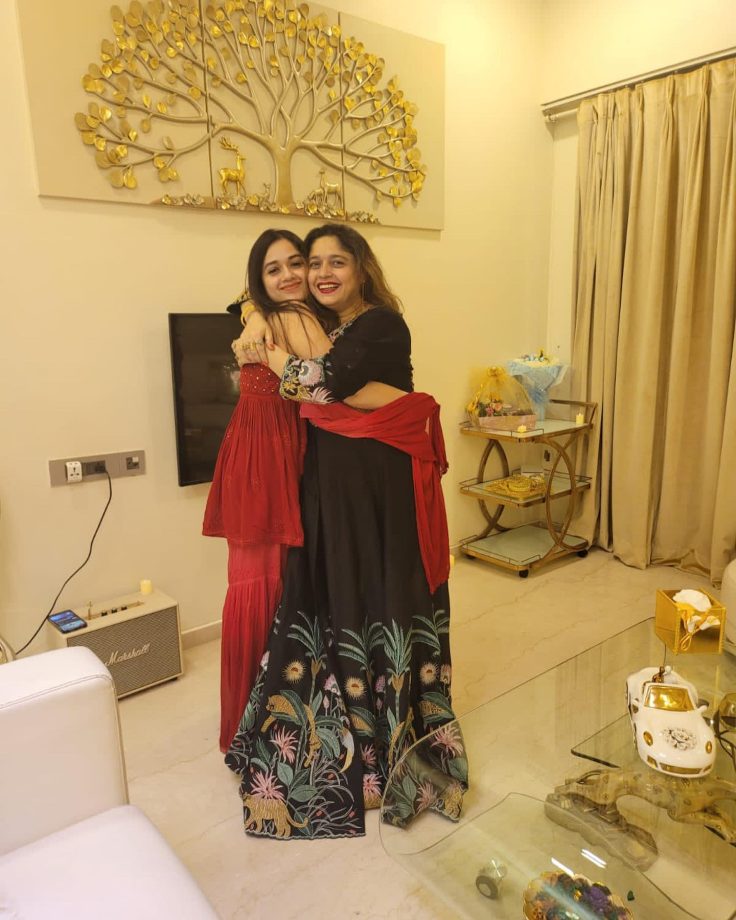 Explore The Lavish Interior of Jannat Zubair's Mumbai House 894387