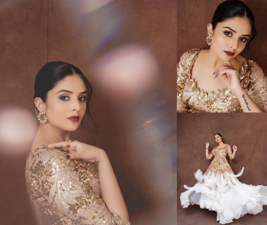 Hansika Motwani's Bodycon Gown Vs. Sreemukhi's Ball Gown: Who Slays In Golden Glam Better? 897121