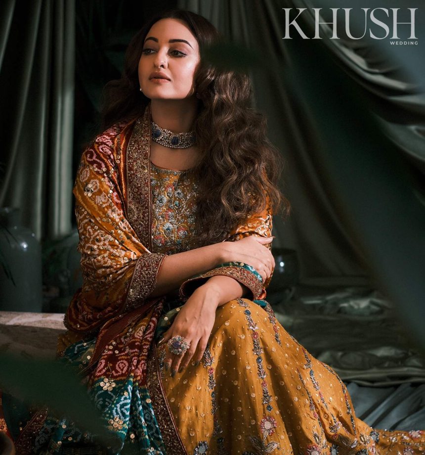 Heeramandi Fareedan Aka Sonakshi Sinha Flaunts Her Glamour In Designer Bandhani Ethnic Outfits 896794