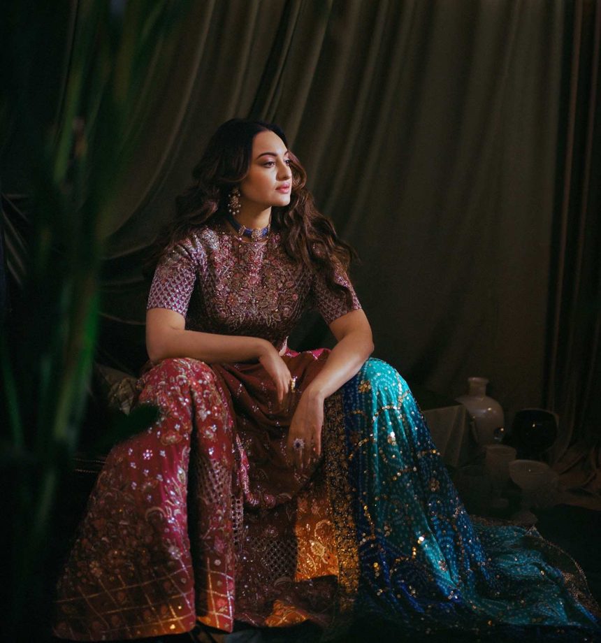 Heeramandi Fareedan Aka Sonakshi Sinha Flaunts Her Glamour In Designer Bandhani Ethnic Outfits 896791